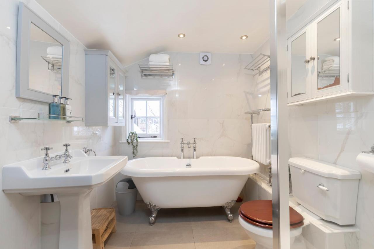 Beautiful 4 Bedroom Home Cheltenham Zewnętrze zdjęcie