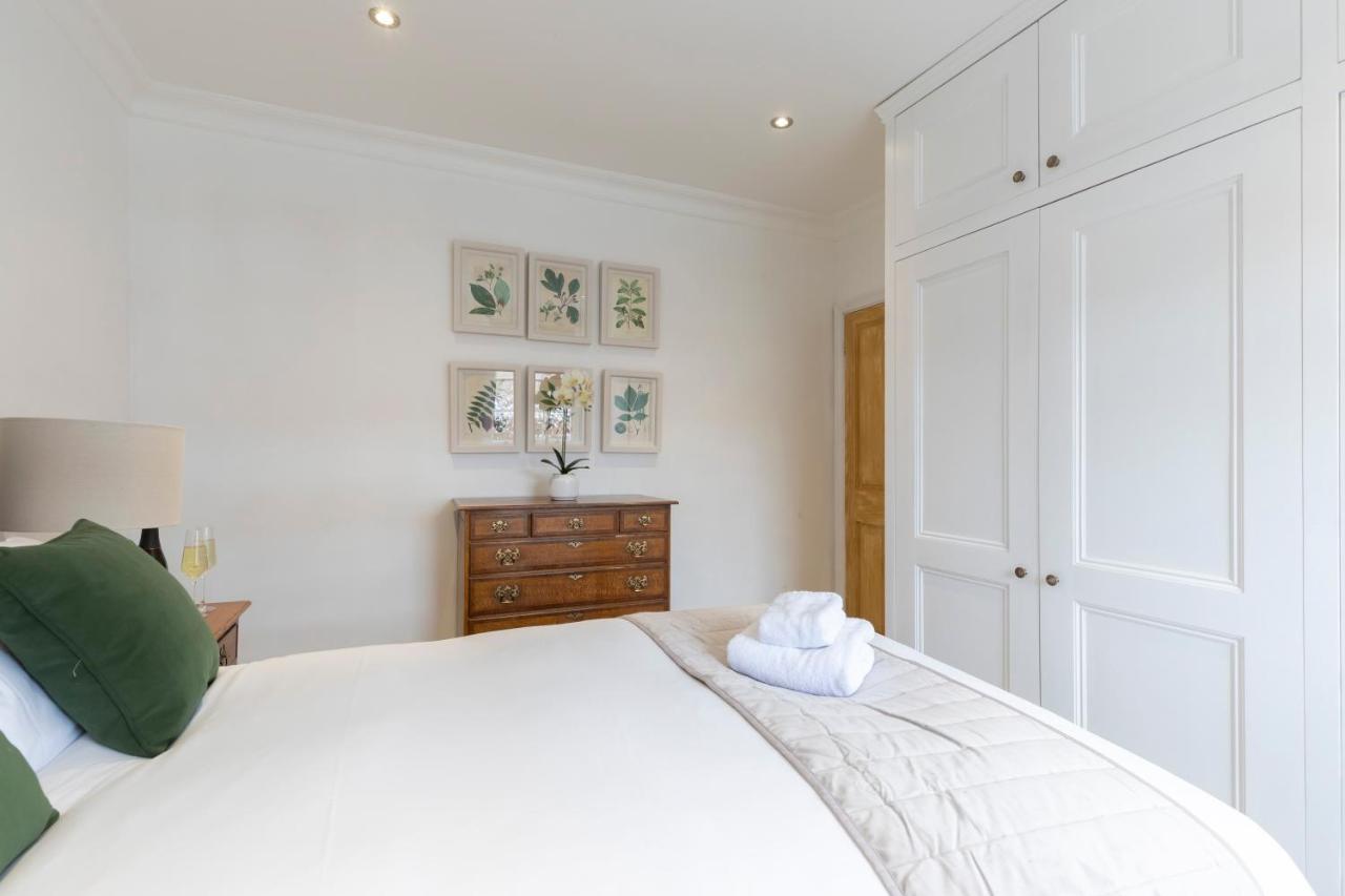 Beautiful 4 Bedroom Home Cheltenham Zewnętrze zdjęcie